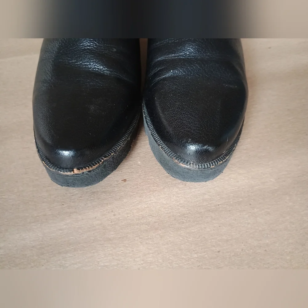 Donald J Pliner Ladies Sz 11 Black Leather Loafer Lug Sole Italy